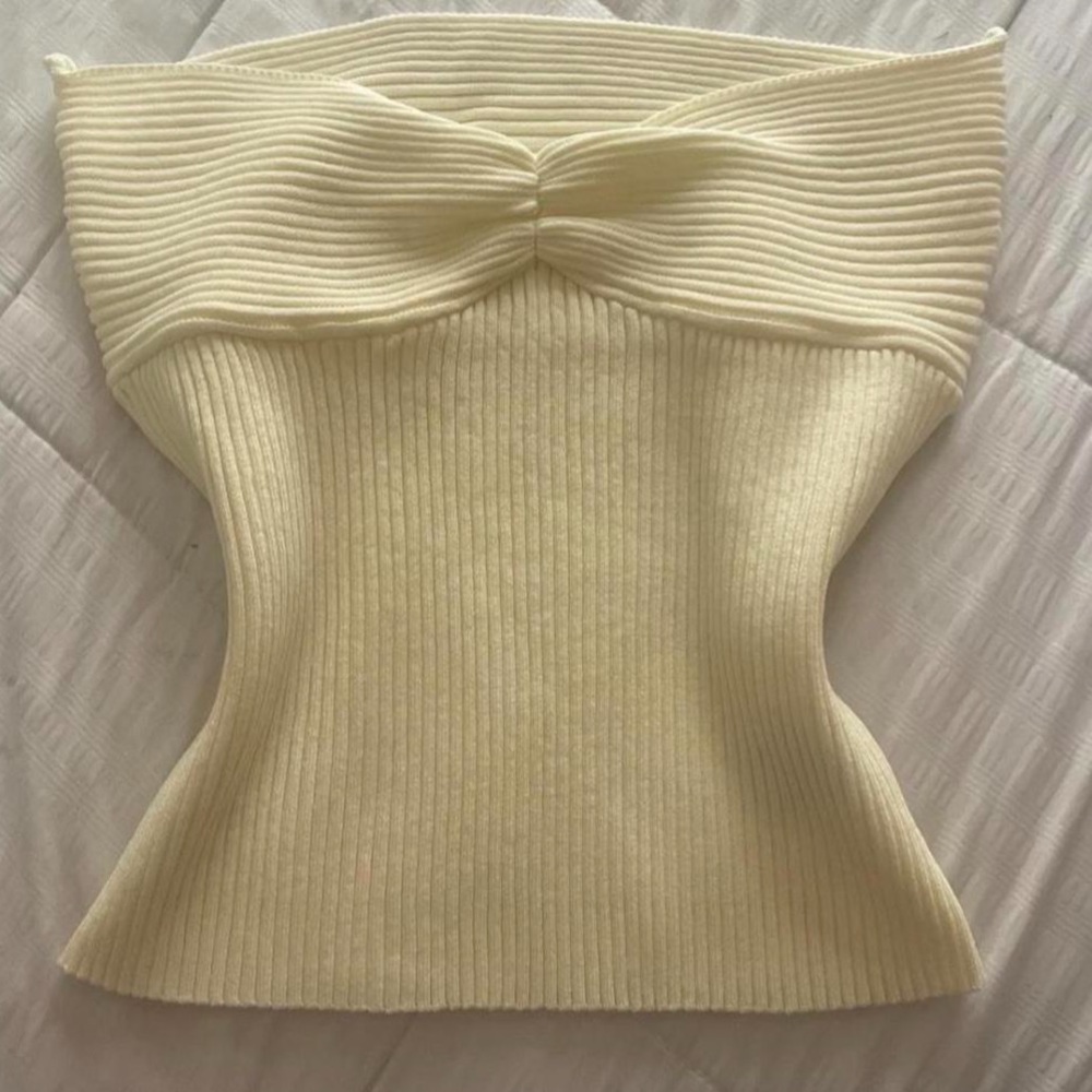 Elegant Off-Shoulder Ribbed Top
